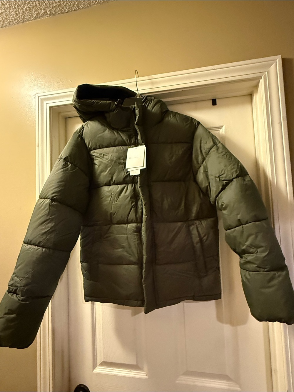 Calvin Klein Jeans Men's Olive Green Puffer Jacket water and wind resistant